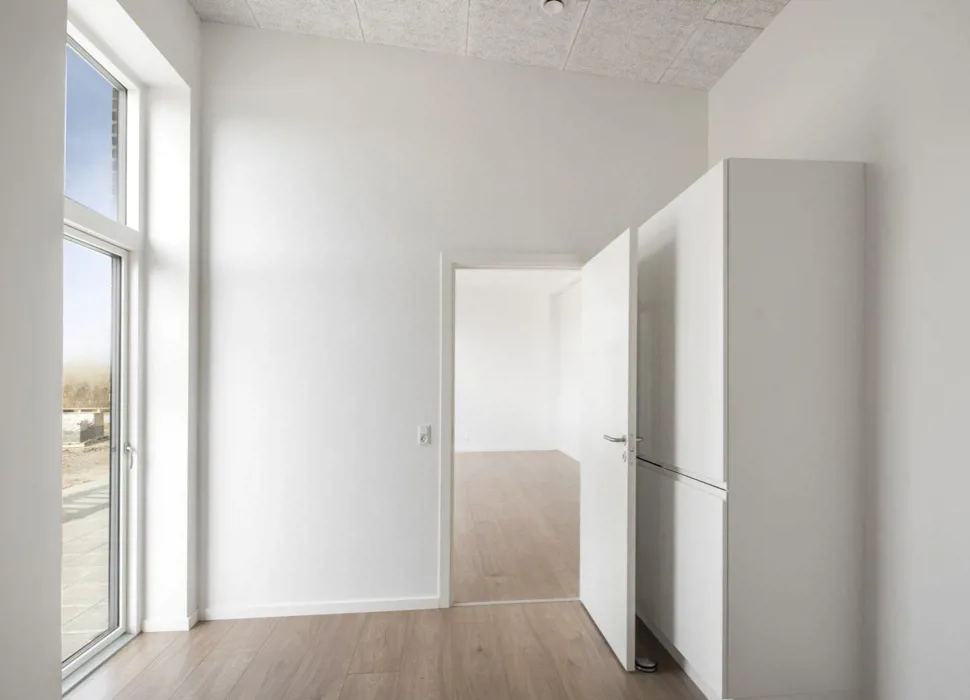 Fantastisk og nyopført rækkehus i et plan med have  10